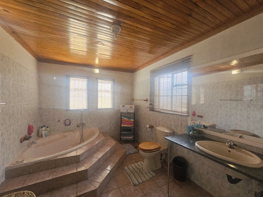 4 Bedroom Property for Sale in Ladybrand Free State